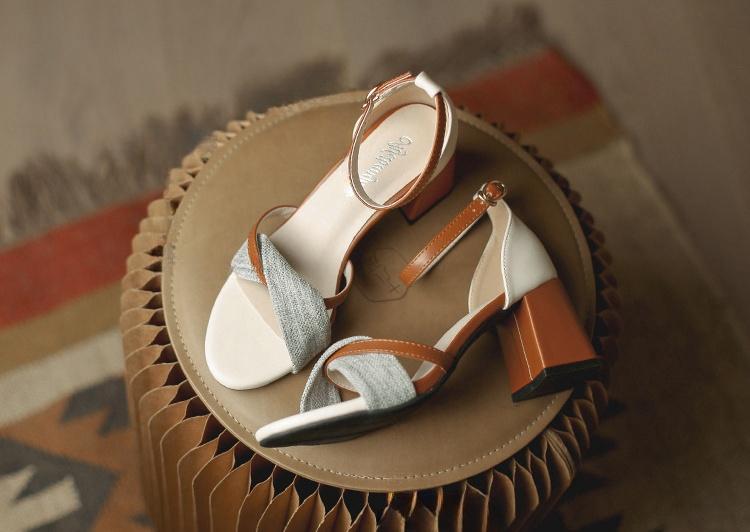 Product Introduction of Giày sandal gót dày phong cách cổ tích mùa hè 2025 phong cách mới thoải mái và đa năng nhẹ nhàng gót vừa cao gót La Mã khóa cao gót Nữ Nhung 28