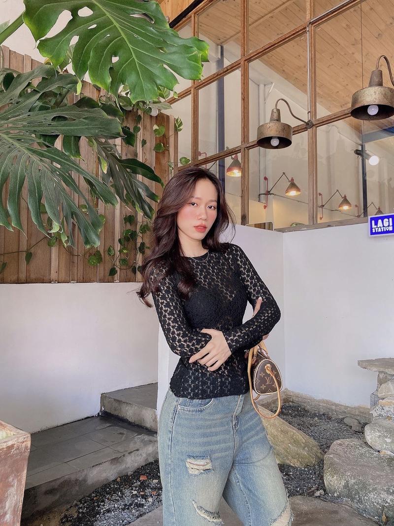 Product Introduction of QUẦN JEAN SUÔNG RÁCH TÁM VỆT - Chất liệu : Jean - Màu sắc : Xanh Nữ 30