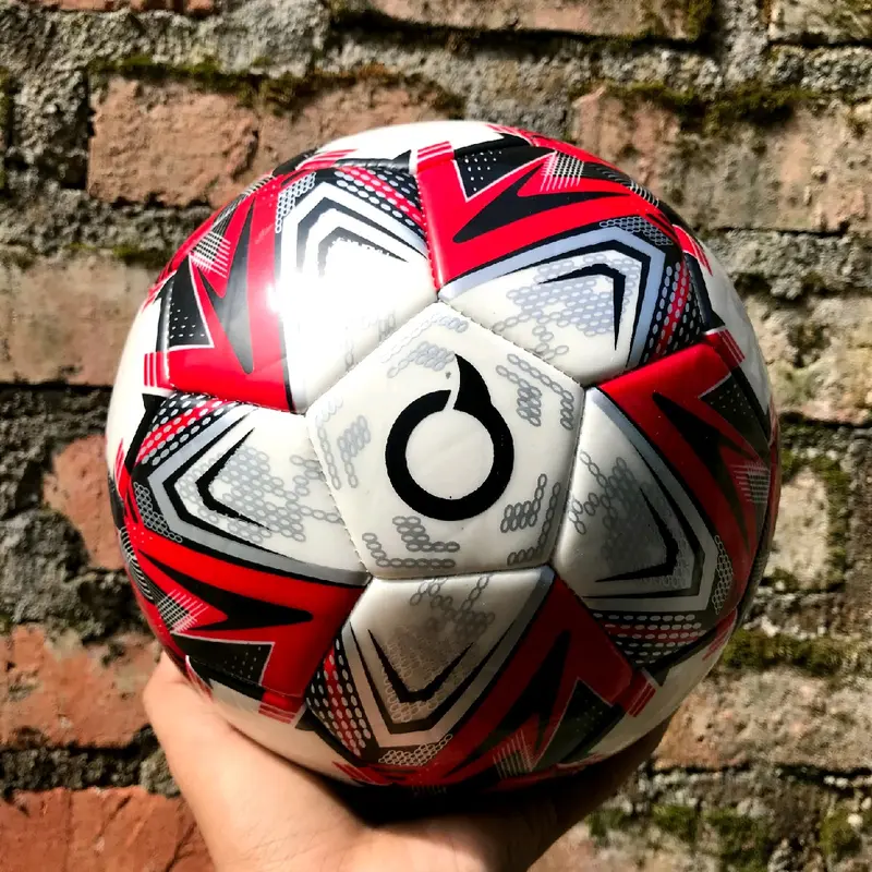 Bola Sepak Ortuseight Size 4 dengan Gratis Pompa Mini Jaring Dop Pentil Ball Outdoor bola mini soccer 2