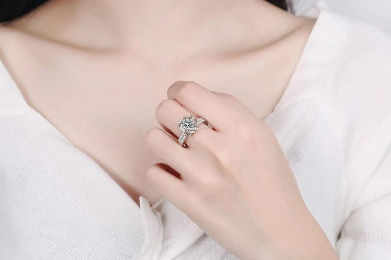 Product Introduction of LLXYW 1/2CT Round Cut 100% Moissanite Wedding Rings For Women S925 Sterling Silver Rose Jewelry Luxury Engagement Ring 14