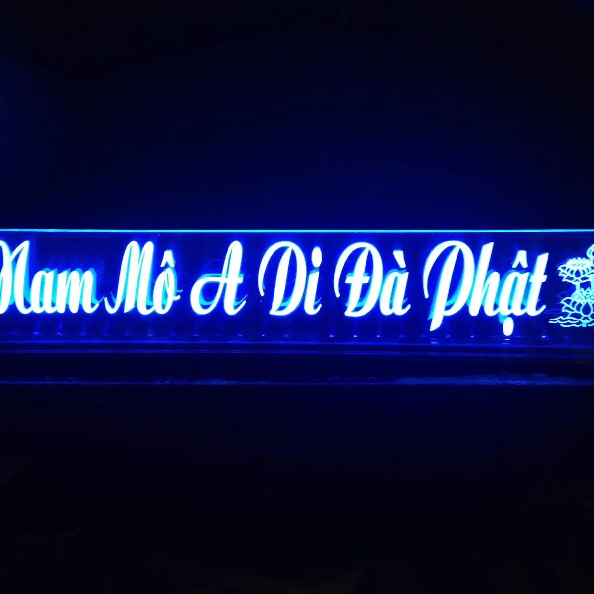 Chữ điện mica đèn led đổi màu : Nam Mô A Di Đà Phật - hoa sen 2 bên - để bàn Trang Trí Nhà
