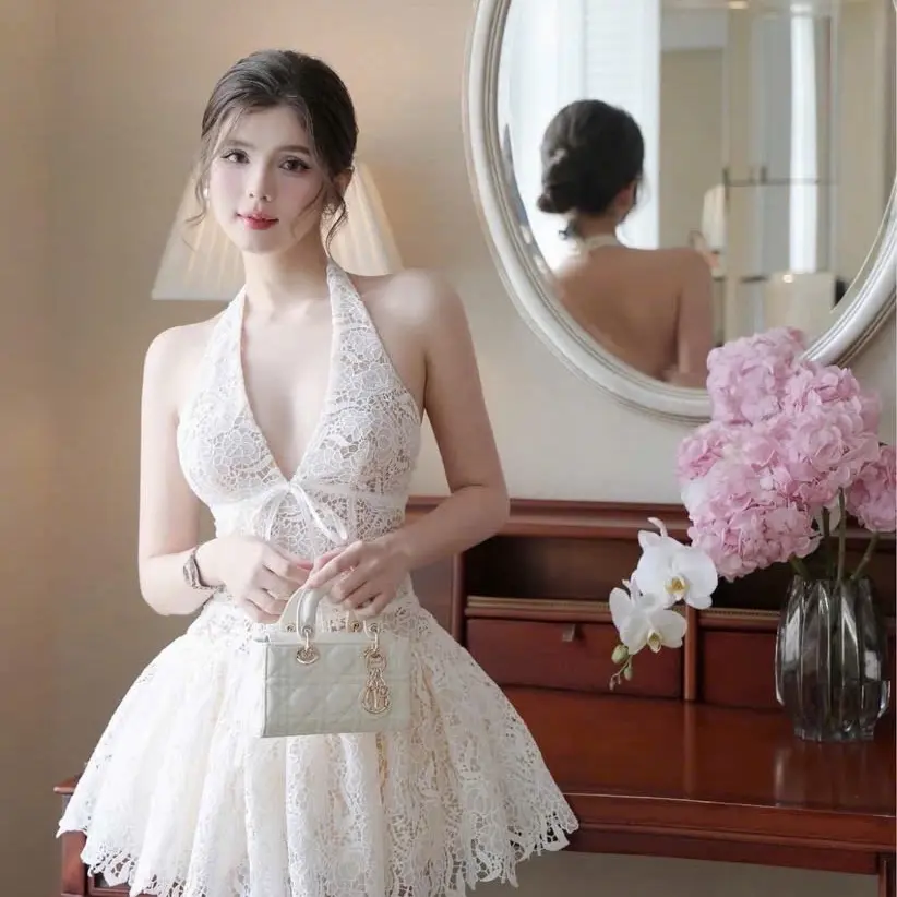 Đầm ren cổ yếm tùng xoè ren lấy biên cao cấp váy đi