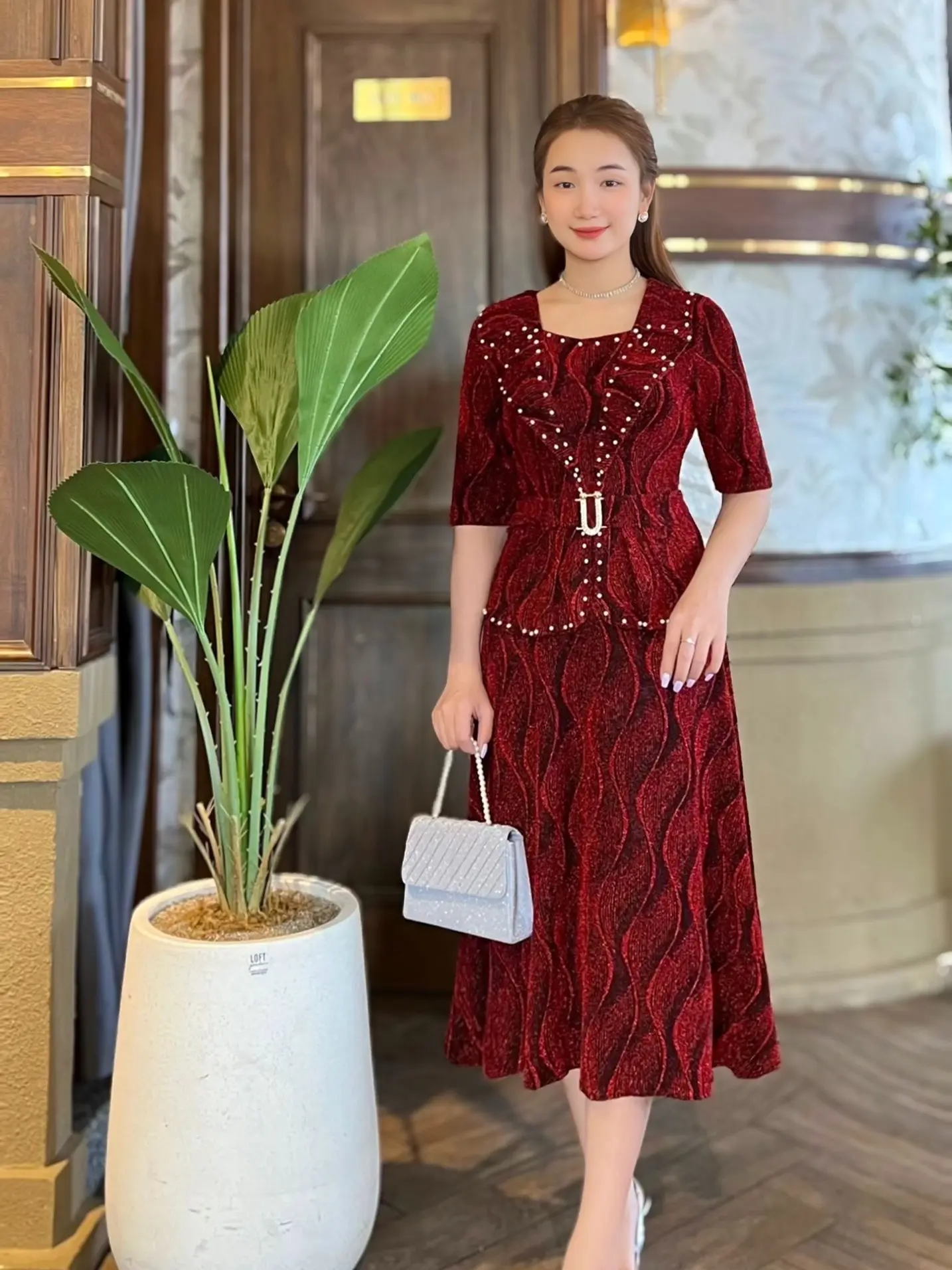 Đầm Trung Niên Dáng Lửng L396 vải kim sa ánh nhũ từ 45-75kg Ôm gọn Dress  Màu Đỏ Women