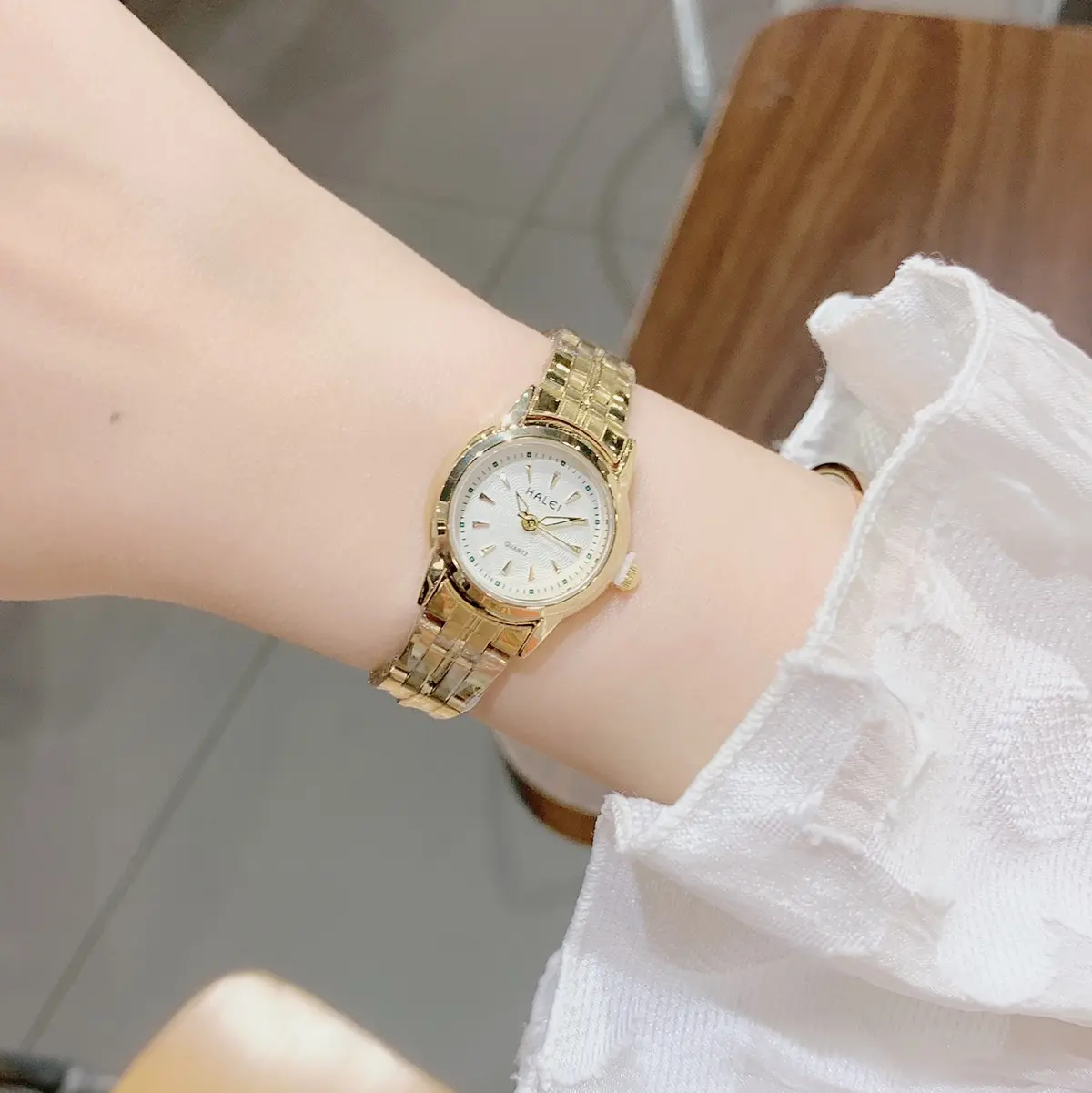 Đồng Hồ Nữ HA Vàng Xinh Bản Kim Loại Cao Cấp Vàng Mặt Trắng Đeo Tay Kim Tuyến Women Watch
