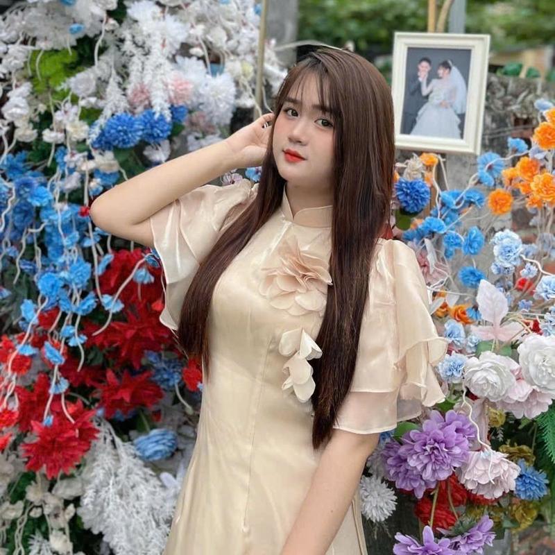 Áo dài bigsize 4 tà vải tơ, lụa và có gắn hoa trước ngực (Bao gồm quần và áo) áo dài tết  cho 2k13 đen đính nơ cúc 4