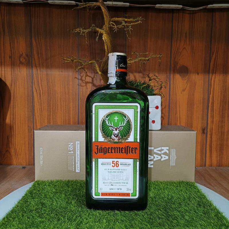 Vỏ chai rượu ngoại Jagermeifiter 56 Xuất xứ Đức thủy tinh xanh đẹp trưng bày decor trang trí nhà cửa (Chai rỗng)