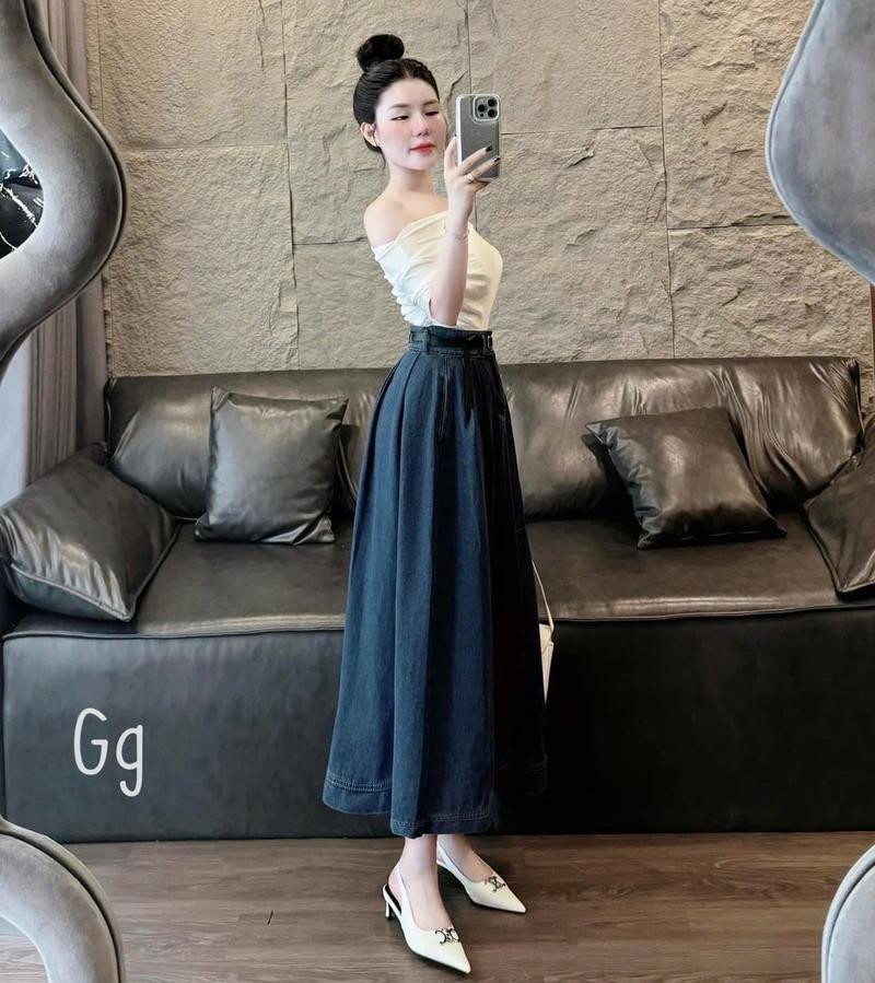 Product Introduction of SÉT CHÂN VÁY JEAN DÁNG DÀI kÈM ÁO KIỂU BỆT VAI SEZI 45KG-57kg Nữ Women Kem Top Nhung Voi tiệc 2