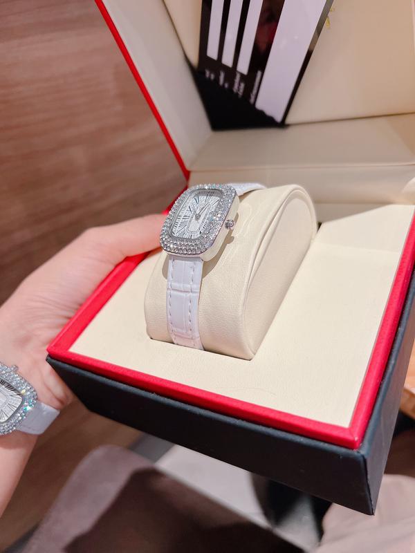 Đồng hồ nữ mặt chữ nhật - Phong cách thanh lịch và đẳng cấp cho phái đẹp hiện đại