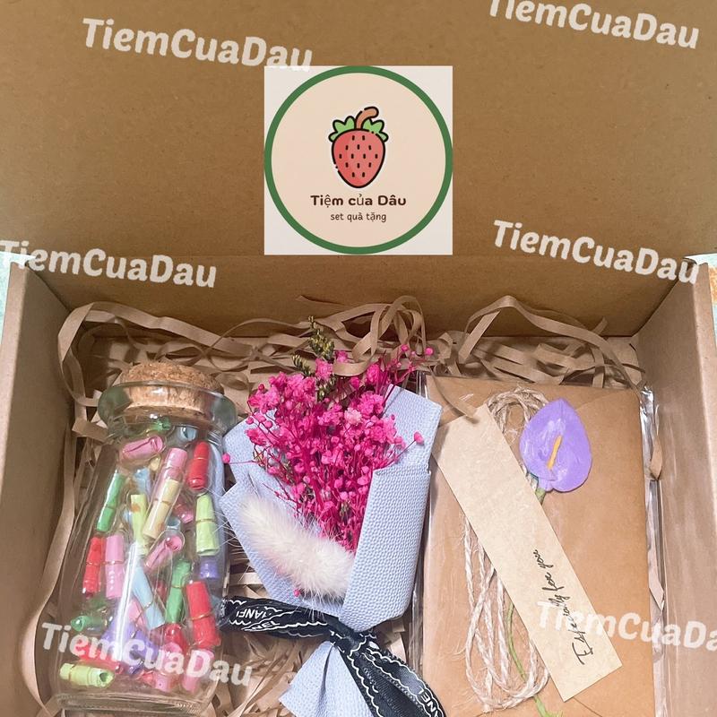 ( Chưa quắn ) Set Quà Tặng Hủ Lọ Điều Ước , Bó Hoa Khô Nhỏ , Thiệp , Đèn