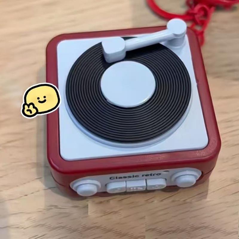 Product Introduction of Rantai Kunci Pemain Rekod, Gaya Retro, Dengan Muzik Bunyi, Rekaan Kartun Kreatif, Sesuai untuk Beg galas Comel, Loket Gantung, Gantungan Kunci, Sesuai untuk Pasangan, Hadiah Krismas, CNY dan Tahun Baru 20