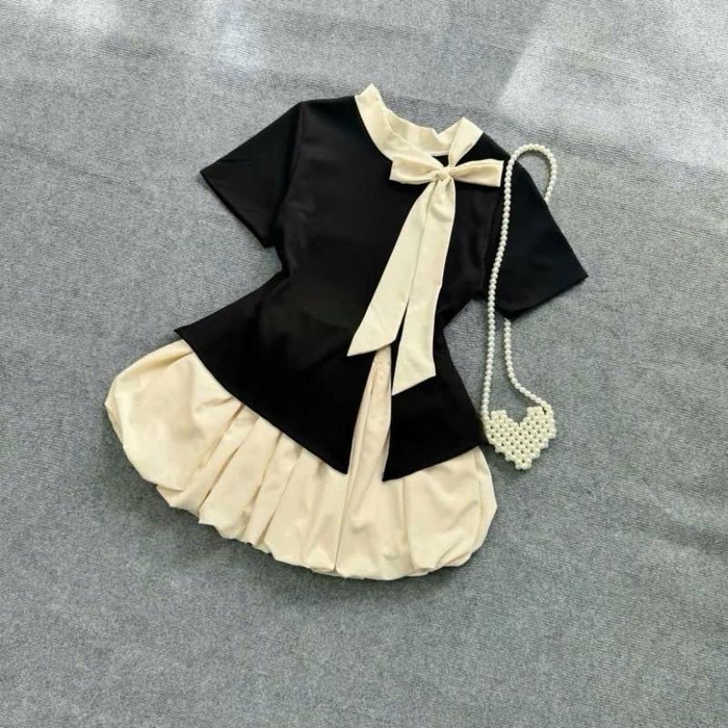  SET ÁO THUN CỔ NƠ KÈM CHÂN VÁY BÍ TƠ 