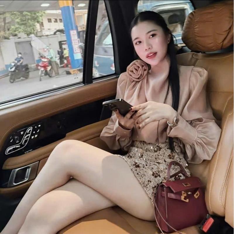 Set áo voan tơ tay dài đính hoa vải mix chân váy dạ kim tuyến- Hân Linh shop