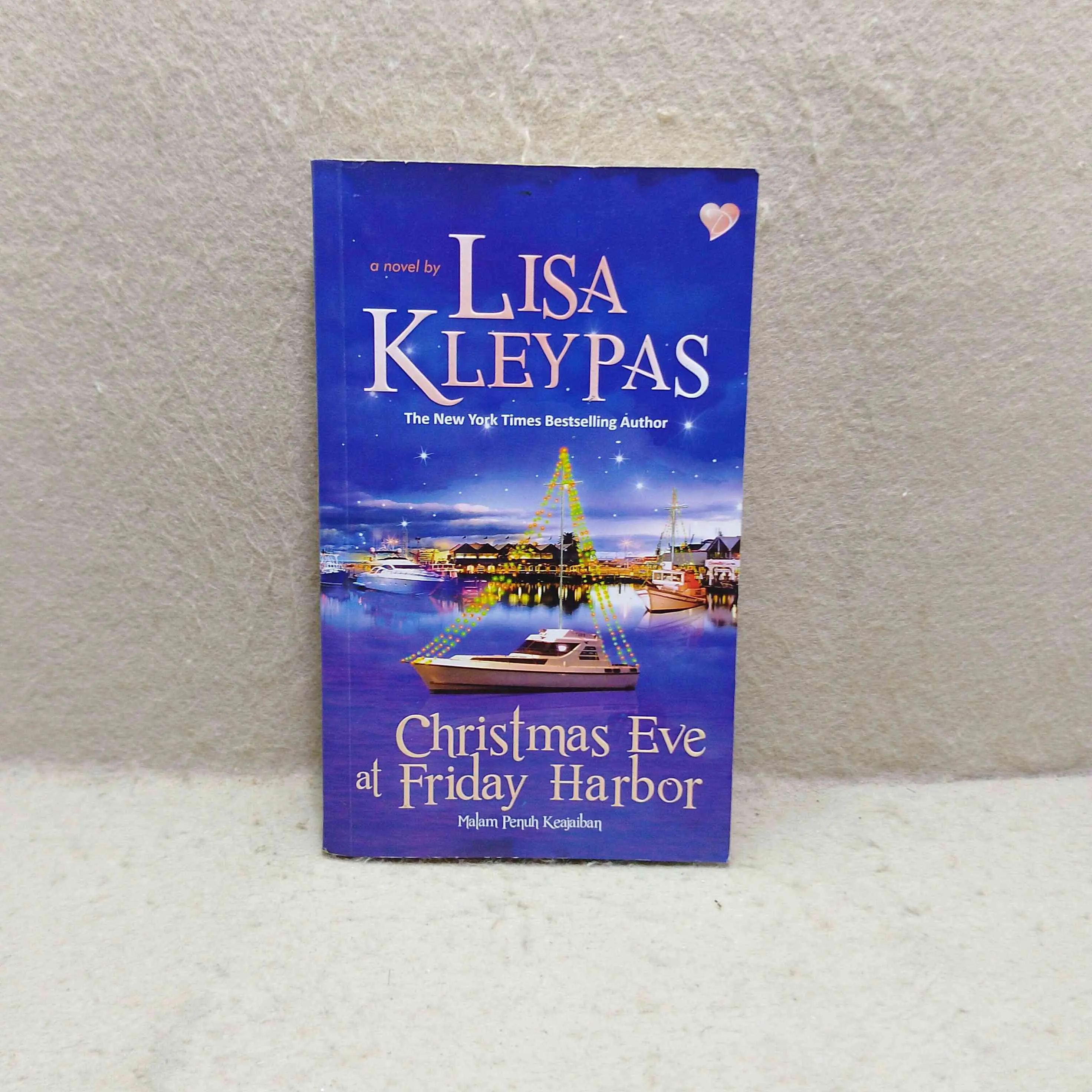 Novel Lisa Kleypas - Christmas Eve at Friday Harbor - Malam Penuh Keajaiban