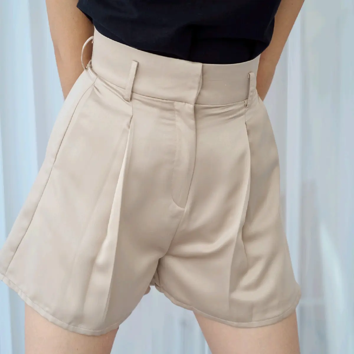 MUKU BASIC SATIN SHORTS .