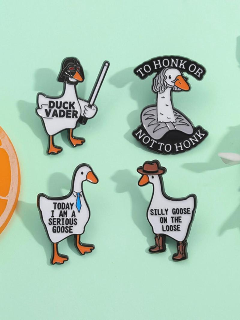 Product Introduction of Cute Goose Design Brooch, Fashion Alloy Badge for Daily Clothing Decor, Trendy All-match & Exquisite Brooch for Birthday Gift 3