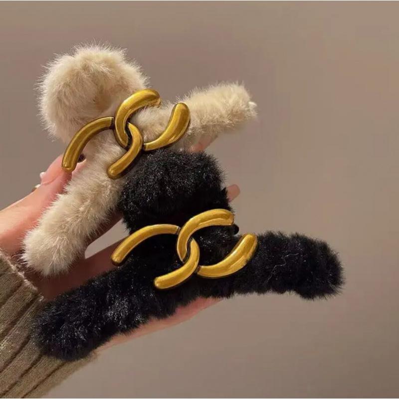 Product Introduction of Autumn and Winter Plush Grip Oversized Barrettes Temperament Back Head Ponytail and Updo Shark Clip Barrettes Winter Furry 3