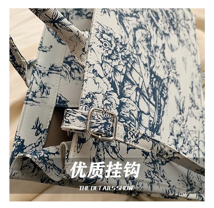 Product Introduction of Trendy Large Capacity Tote Bag for Women 2025 New Fashion Canvas Shoulder Handbag Tote Bag Niche Handbag Wholesale 5