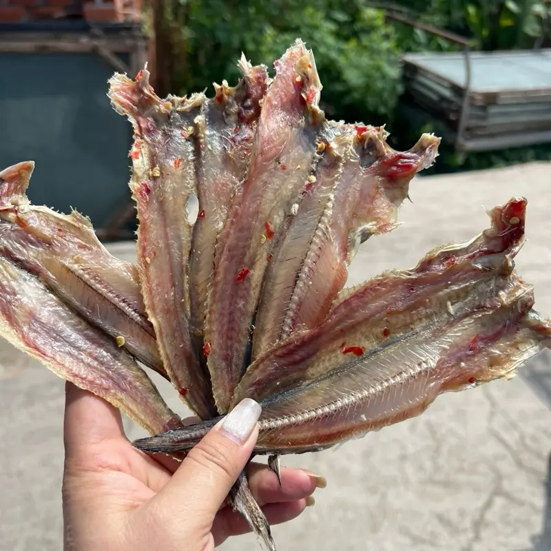 Cá khô ngác sẽ sóc  tỏi ớt  , vị vừa ăn ,chế biến nhiều món  chiên , nướng , chiên…. 6
