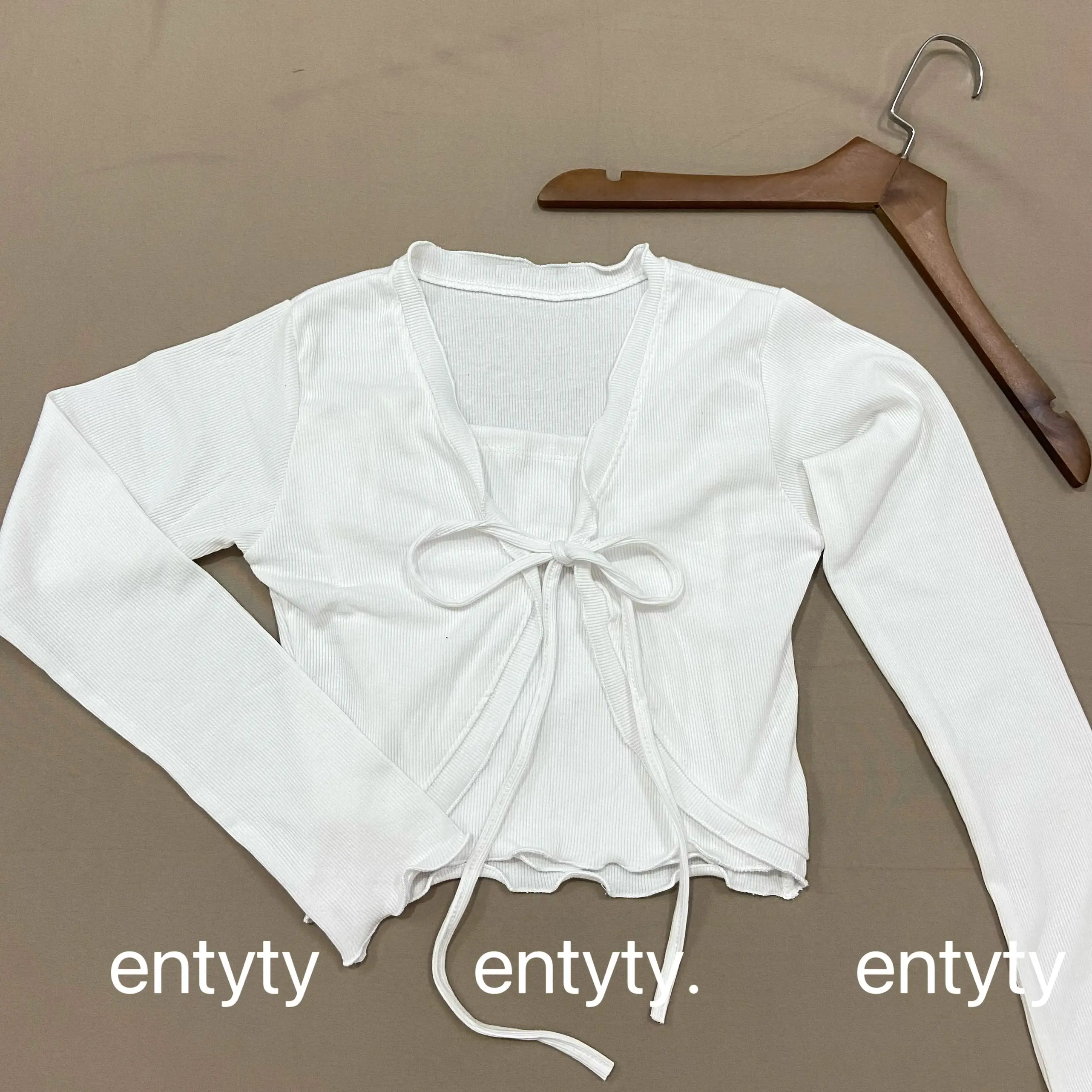 Set 2 áo phong cách Hàn Quốc (Áo dây & Áo khoác) | BigBuy360 - bigbuy360.vn Set 2 áo phong cách Hàn Quốc (Áo dây & Áo khoác) | BigBuy360 - bigbuy360.vn