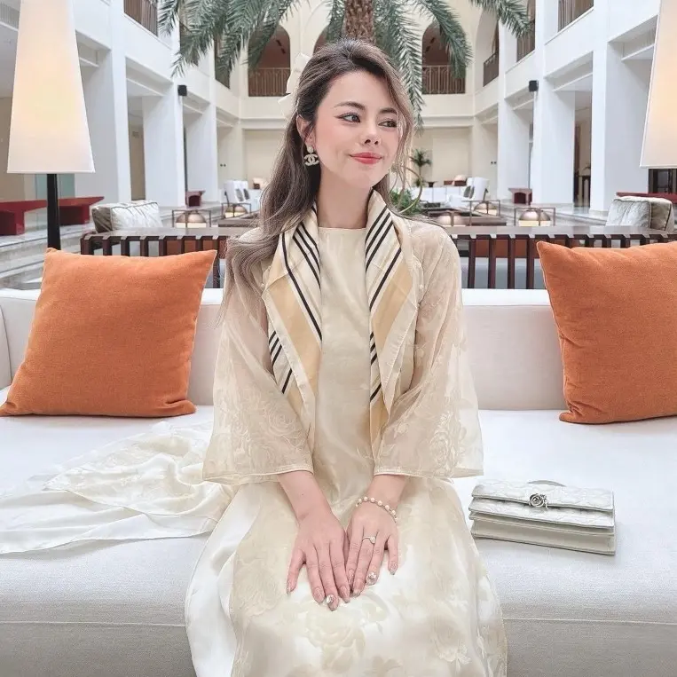 ￼Áo Dài Cách Tân 4 Tà Cẩm Anh Von Tơ Hoa Ép Tay Lỡ Đính Ngọc Hàng May Sẵn  Nữ Women Dress