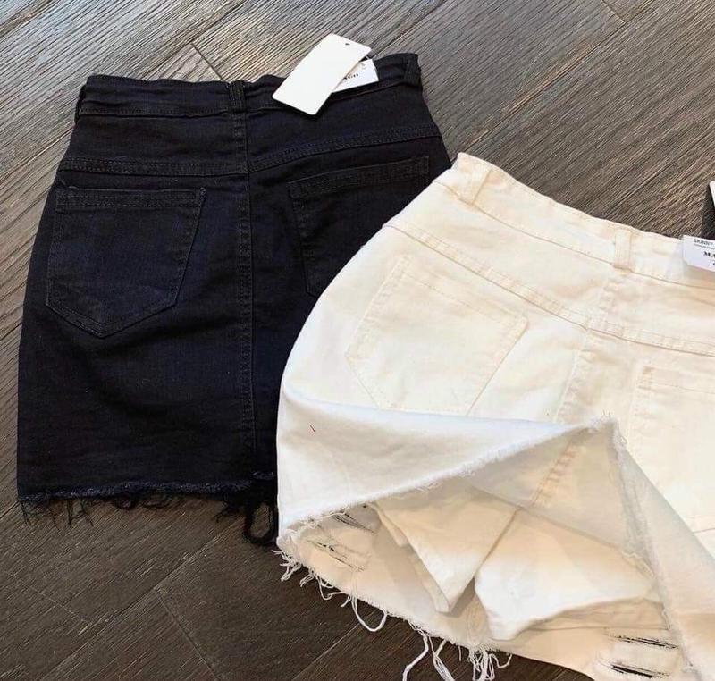 Chân váy jeans hai màu đen trắng rách nhẹ cho Nữ Khuy cài Women