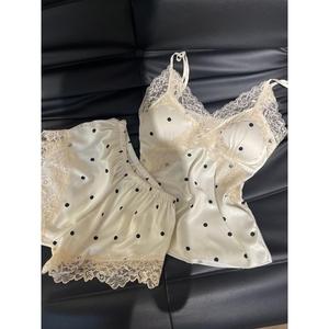 ชุดนอนฤดูร้อน สไตล์ OOTD INS ลายจุดสลิงนม สไตล์น่ารักและเซ็กซี่ของผู้หญิง ลูกไม้นุ่มน่ารัก ทำจากผ้าไหมน้ำแข็ง เหมาะสำหรับใส่ในบ้าน