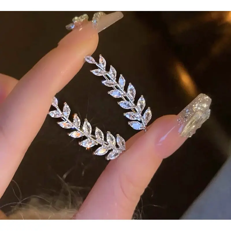 Anting Lusiana Tusuk Letter Dengan Hiasan Bunga Titanium Steel Model Korea Bentuk Simpel dan Elegant Anti Karat dan Anti Luntur 1
