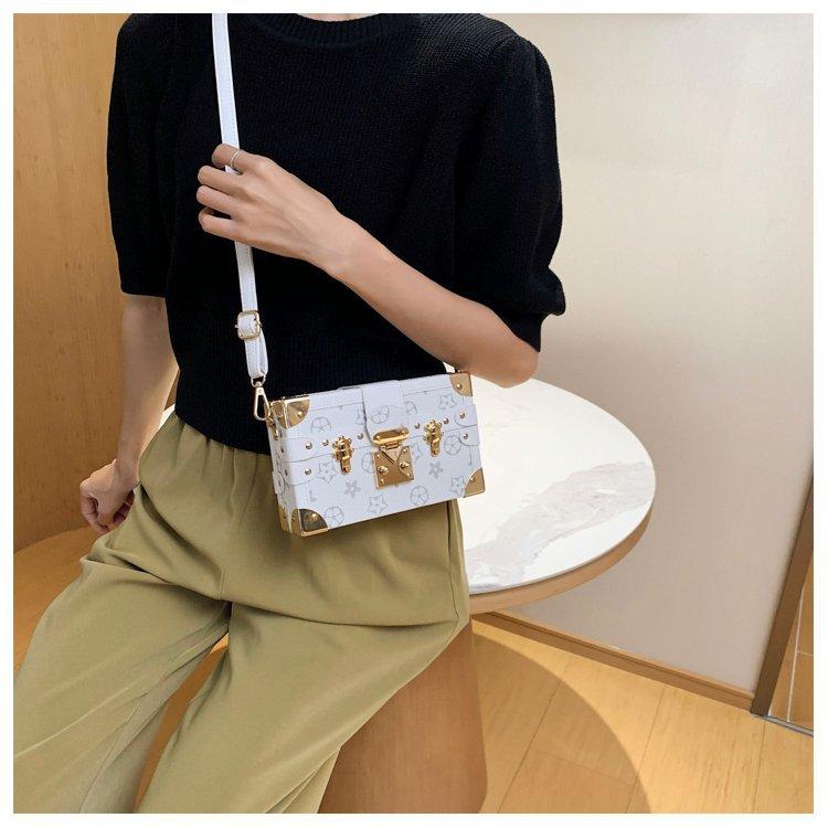 Product Introduction of Vintage Print Women's Box Bag High-Value New Light Luxury Niche Makeup Bag Small Square Bag Single Shoulder Crossbody Bag 0