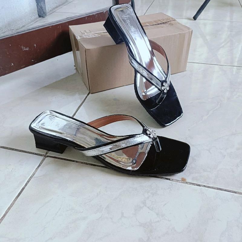 Guốc X061 Guốc Kẹp Cao 3Cm  Khóa Bông Mai Kết hợp đường Viền DéP Nữ Hoa Sandal Đế Bằng 3
