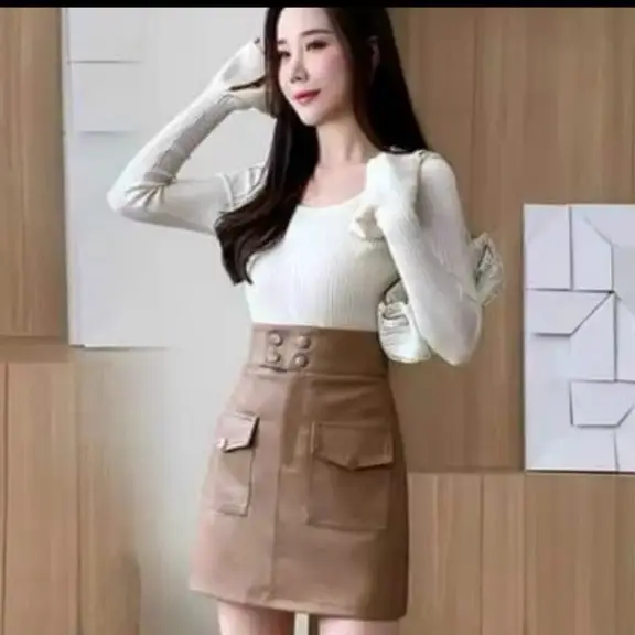 Chân váy da 4 khuy hai túi nắp 4