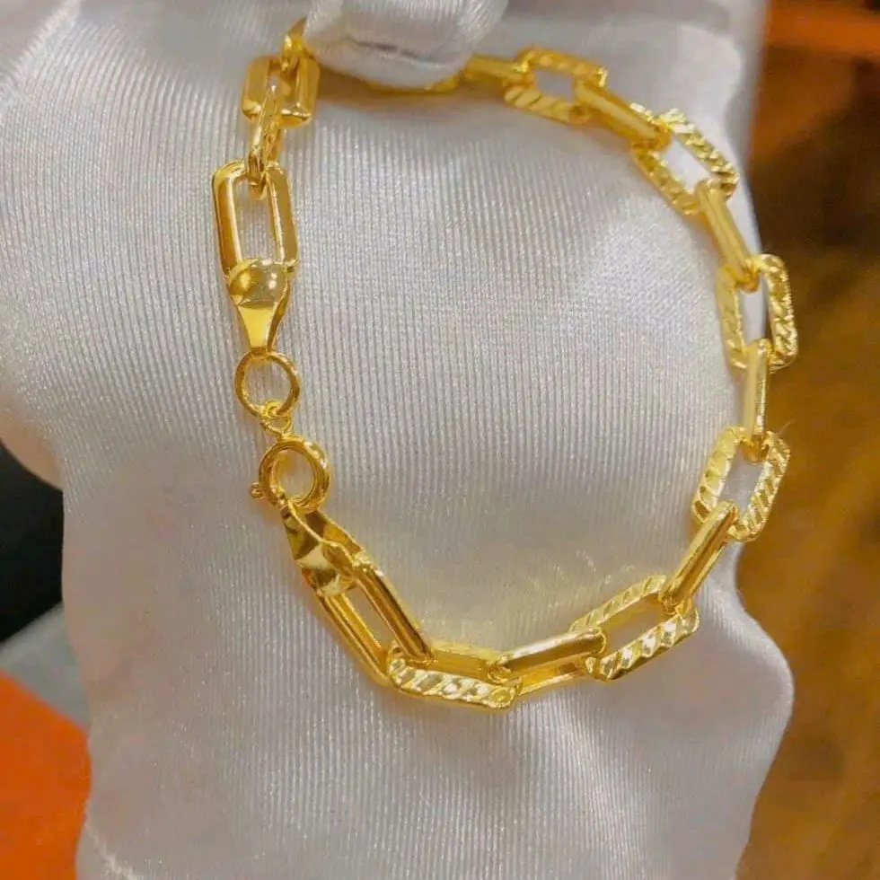 Lắc xích vuông làm bằng titan cao cấp mạ vàng 18k bền màu