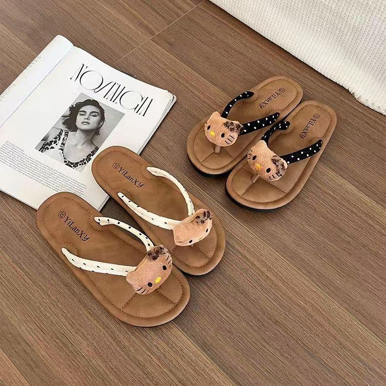 Product Introduction of Dép Xỏ Ngón Hello Kitty, Siêu Mềm, Chống Mài Mòn, Đế Bằng, Ngọt Ngào Và Cổ Điển, Dễ Phối Đồ, Họa Tiết Chấm Bi, Có Sẵn Năm 2025 11