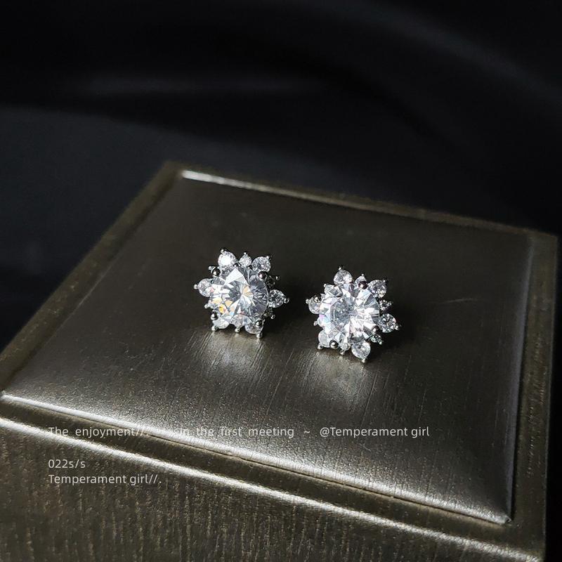Product Introduction of High-Quality Zirconia Shiny Mini Version 925 Earrings for Women Elegant Simple Daily Commuting Ear Jewelry 4