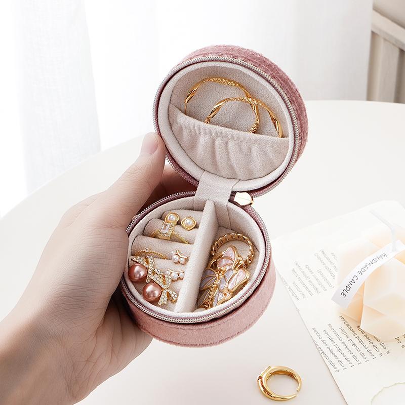 Product Introduction of Plush Travel Jewelry Box, 1 Count Portable Jewelry Case for Women and Girls, Jewelry Organizer Display Box for Necklace Earring Rings Bracelet 2