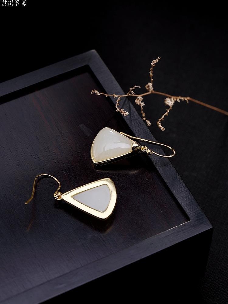 Product Introduction of Hoa Tai Thủ Công Màu Bạc Sterling S925 Mạ Vàng, Thiết Kế Hình Học Hetian Tự Nhiên, Phong Cách Cổ Điển Đơn Giản, Cao Cấp, Dành Cho Nữ, Chính Hãng, Phát Hành Mới Năm 2025 5