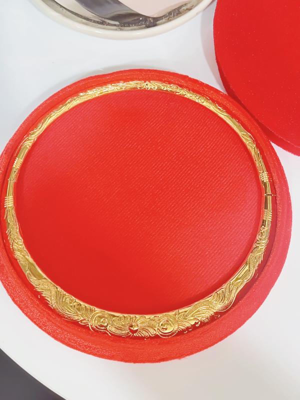  Trang sức EK - Kiềng cưới chạm hoa văn bảng dẹp màu vàng kim sang trọng cho các dịp cưới hỏi 