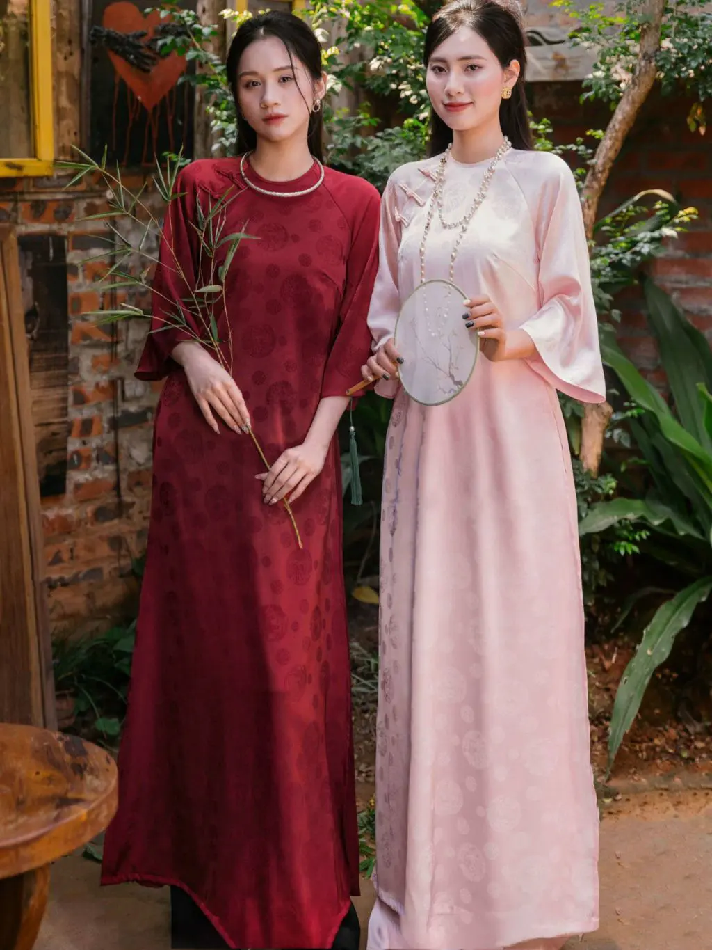 Áo Dài Gấm Thanh Chi Dáng Suông Cổ Tròn , Quần Lưng Chun Nữ