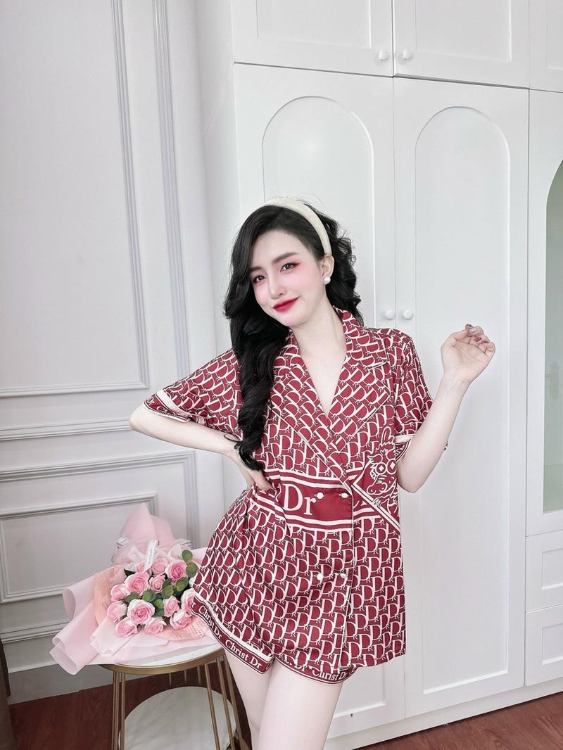 Product Introduction of Đồ bộ đùi lụa Latin fom vest 4 cúc bọc - size dưới 70kg  Women 4