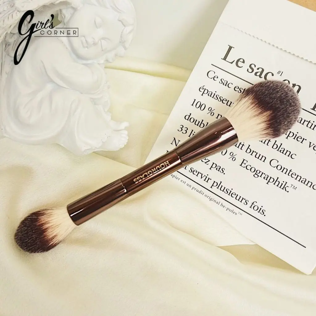 Cọ phủ 2 đầu Hourglass Veil™ Cọ đánh phấn