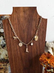 Collar con colgante diseño de Sombrero de Vaquero y Botas, Collar con dijes vintage para mujer para regalo, Accesorios de bisutería de moda que combina con todo para uso diario