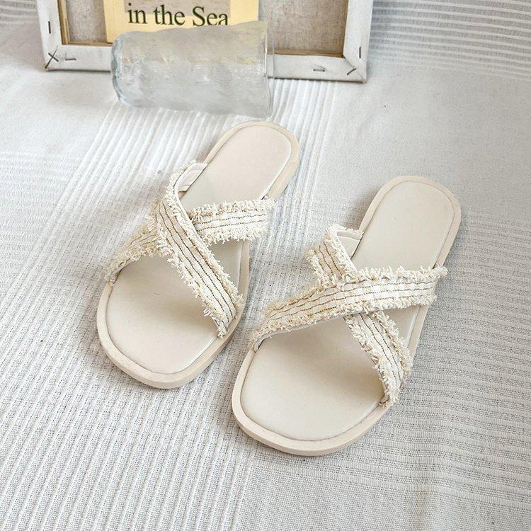 Product Introduction of Flip-flops, square toe, black and white check, fashion, slip-on sandals 3