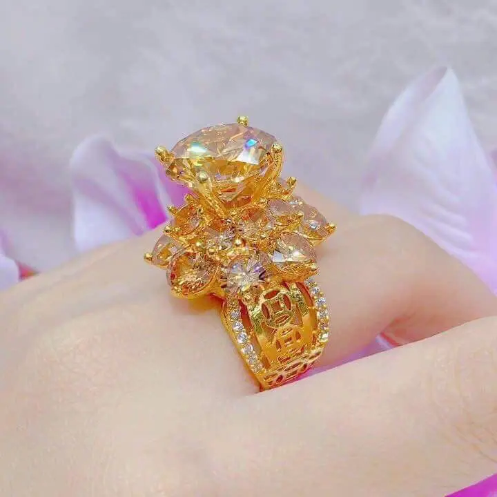 NHẪN NỮ HOÀNG TRÀ LỚN