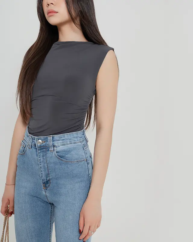 Evertops -1.0 / Lilou Ruched Top / Atasan Wanita Polos Slim-fitting 5