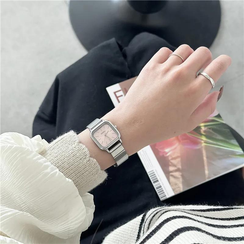Đồng Hồ Nữ Naidu Mistine Angie Watch Dây Bạc Sắt Cao Cấp Mặt Vuông Dễ Thương Sang Trọng Đeo Tay đồng hồ  nasir