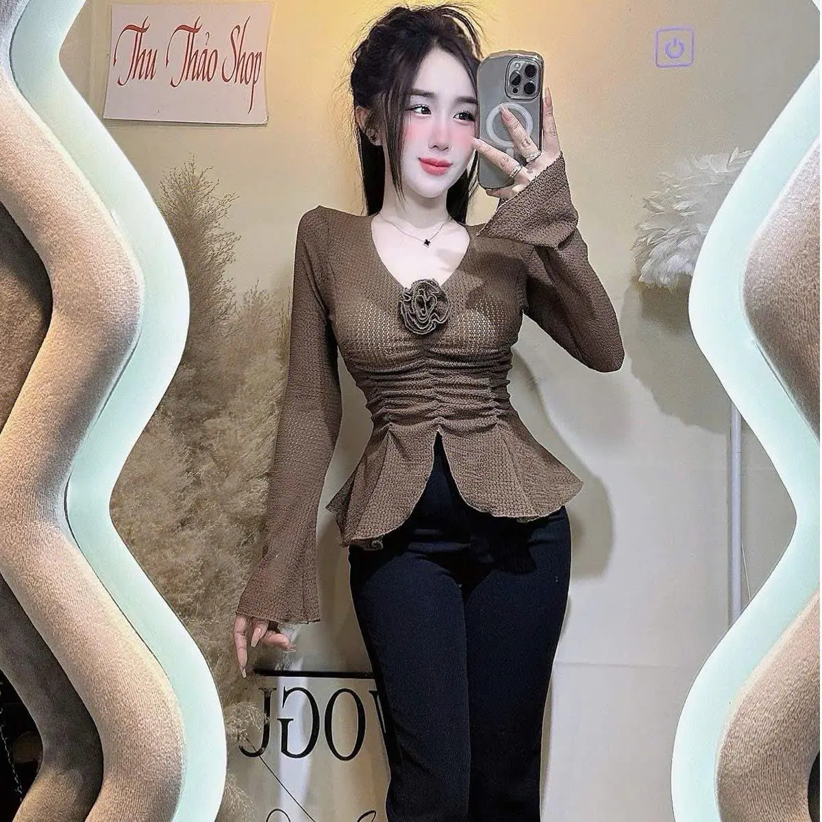 Áo ren thun nhũng eo , hoa kết tay cùng chất  freesize 45-56kg tặng kèm bra 2 dây không mút ngực