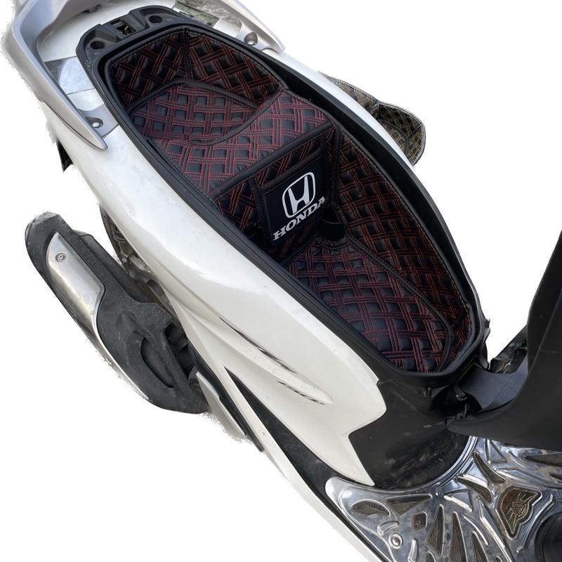 Lót cốp SH 125 - 2020-2025 may túi logo rất đẹp chất liệu da nappa cao cấp 3 đường chỉ cách nhiệt chống sóc chống va đập để đồ rất sạch sẽ chất liệu da không mùi không thấm nước dễ dàng lắp đặt và dễ dàng vệ sinh cốp xe Phụ Kiện Cao Su cổ _