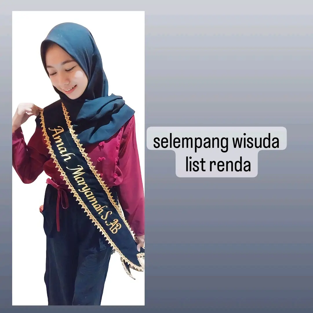 (1 hari jadi)selempang wisuda bordir nama list renda #slempangwisuda #selendangwisuda #selempangleher #selemapangpesta #selempangcustomnama #selempangwisudabbordirnama Polos Hitam Navy Emas Silver