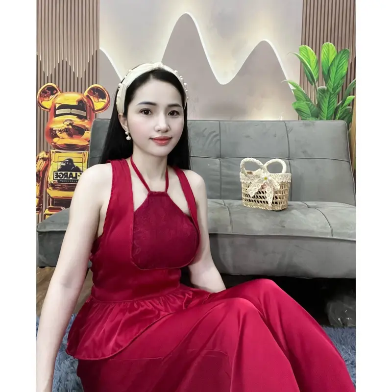 Bộ lụa cổ yếm phối tay sát nách, lụa latin mềm, mịn, mát. Quần có túi, có mút sẵn. Freesize phù hợp bạn nữ 40-58kg 0