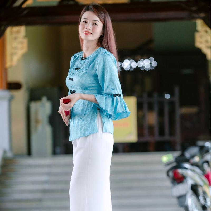 SÉT ÁO LẺ  BÀ BA,TAY LOE,, ÁO GẤM 2 DA,HOA VĂN ,QUẦN BẢN LƯNG PHÍA SAU, KẾT HƠP TÚI TRONG, PHONG CÁCH LỊCH LÃM , HIỆN ĐẠI MẪU MỚI NHẤT, TẶNG KÈM 1 CỘT TÓC XINH Nữ Kem Women Nhung 4