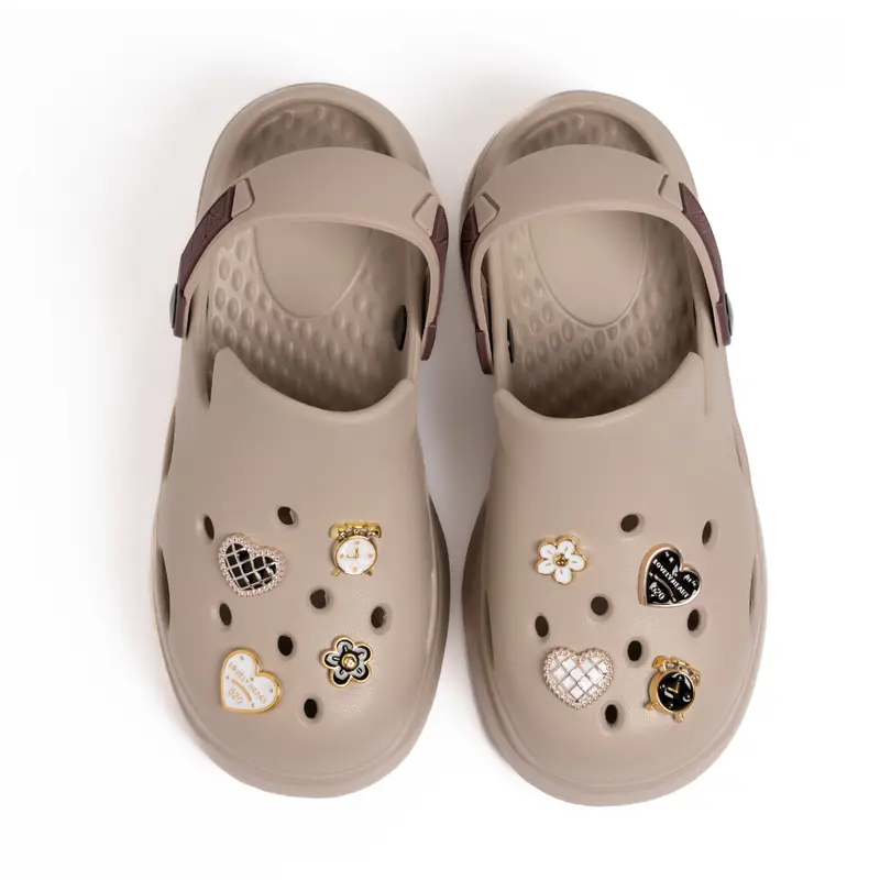 Dép sục nữ đế cao 7cm kèm 8 charm bling form gọn thời trang cá tính Mayto CS-109 6